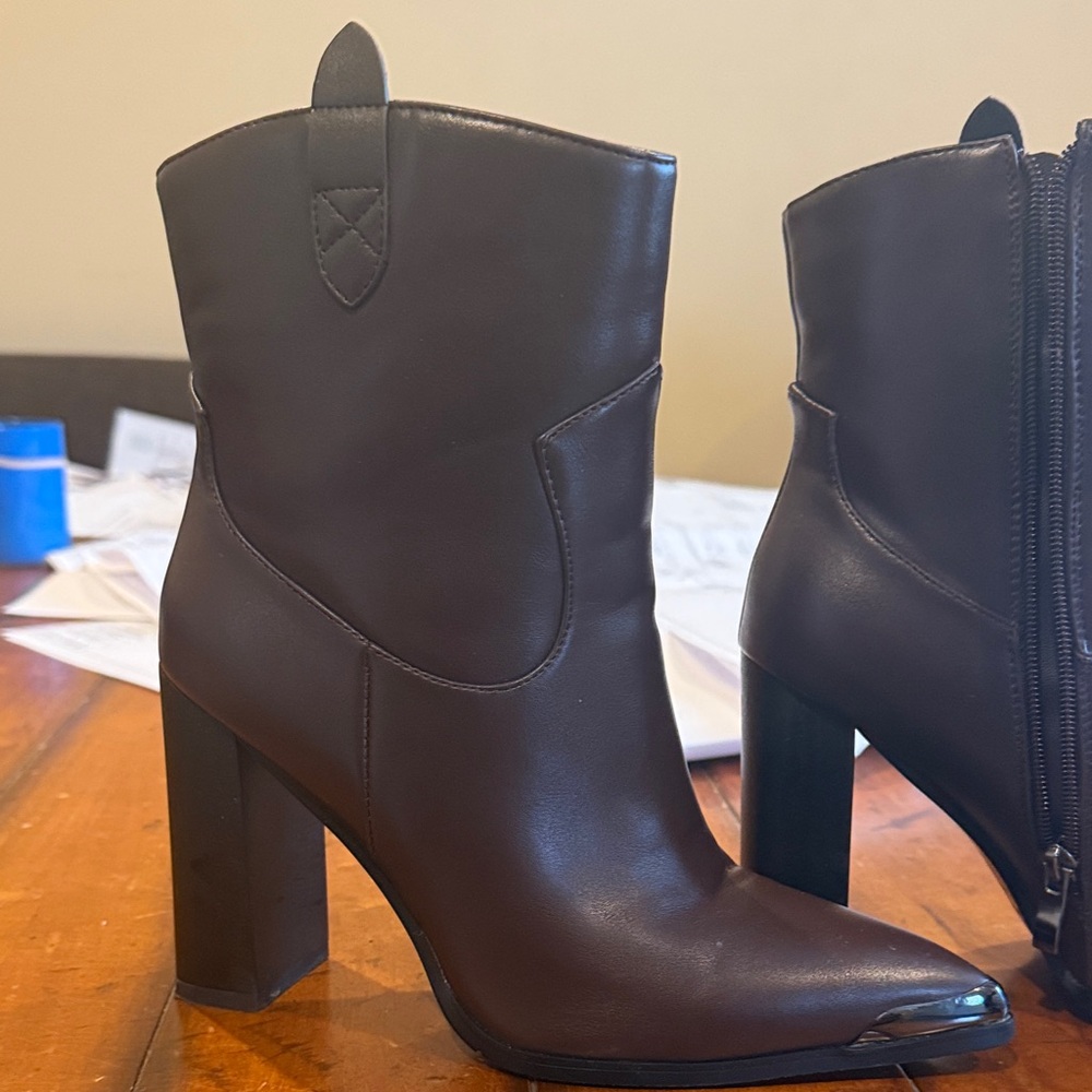 Chic Dark Brown Heeled Boots